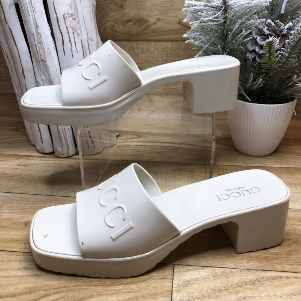 38/7 GUCCI LOGO SLIDE ON HEEL