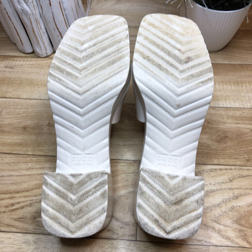 38/7 GUCCI LOGO SLIDE ON HEEL