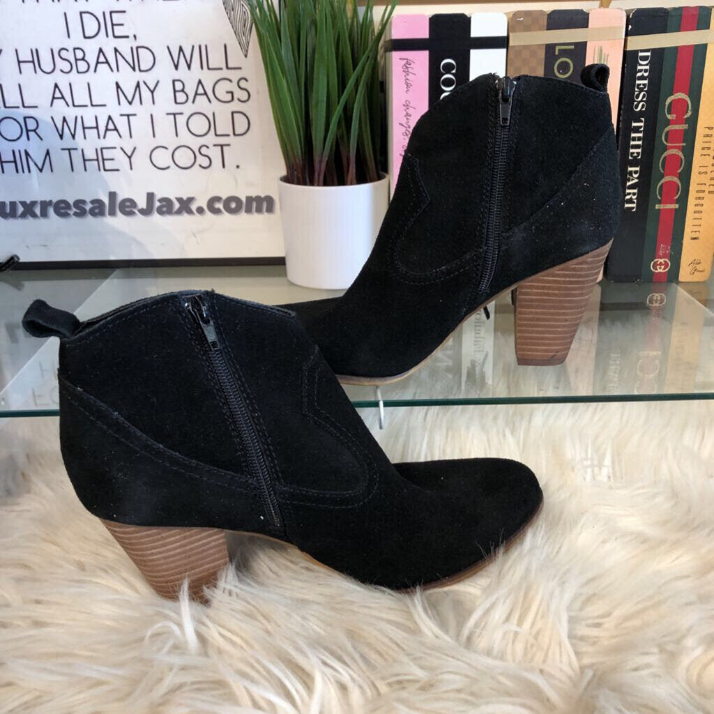 8.5 SUEDE FRINGE BLOCK HEEL