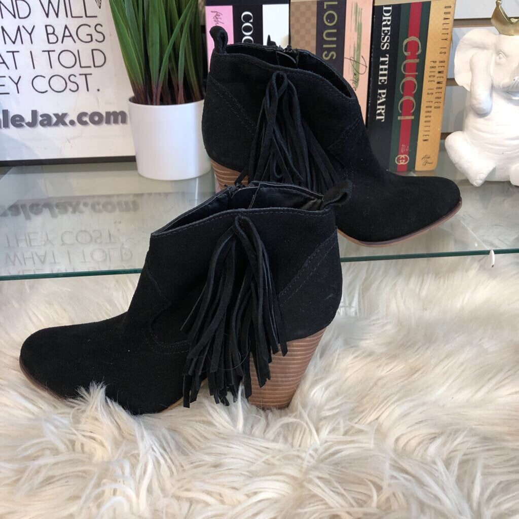 8.5 SUEDE FRINGE BLOCK HEEL