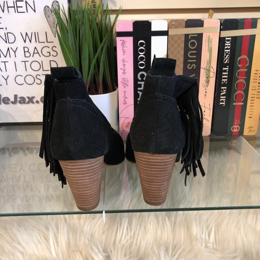 8.5 SUEDE FRINGE BLOCK HEEL