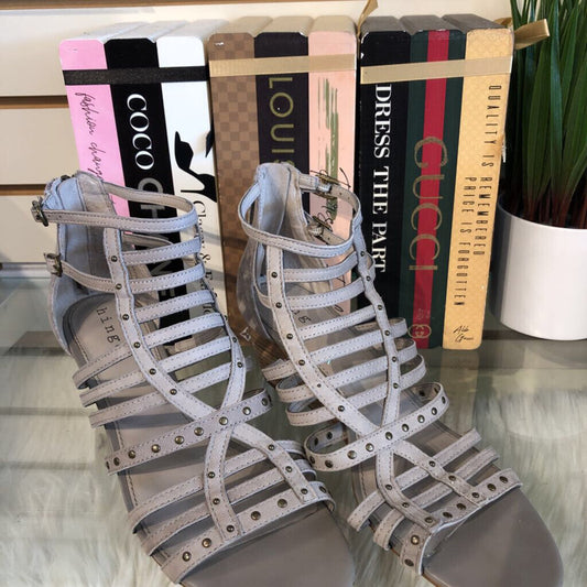 9 GRAY STRAPY WEDGE