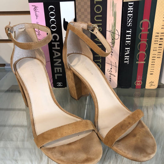 8.5 TAN SUEDE STAPY HEEL