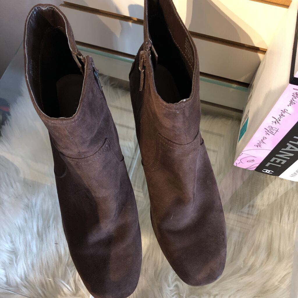 10 BROWN ANKLE BOOT