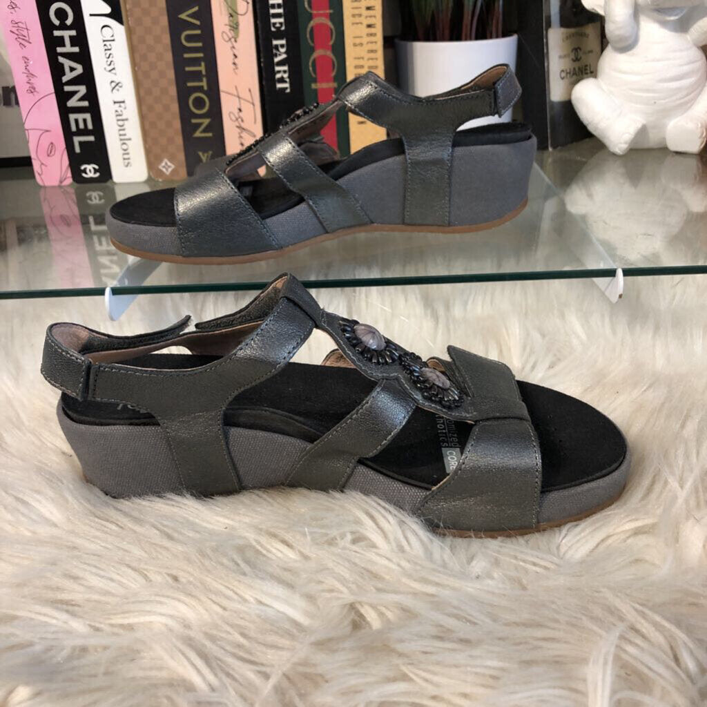 8 BEADED STRAPPY VELCRO WEDGE