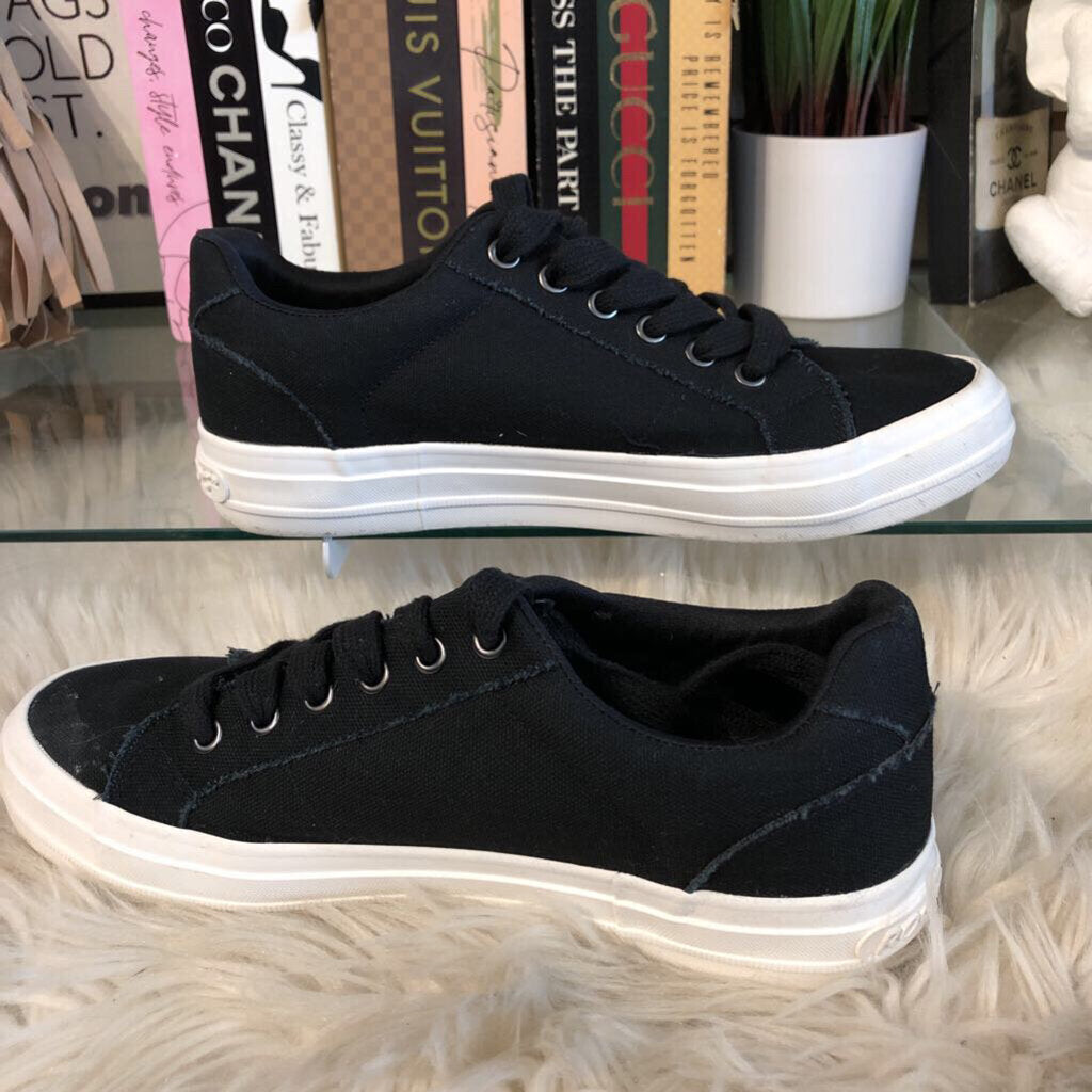 9 CANVAS LACE UP SHOE