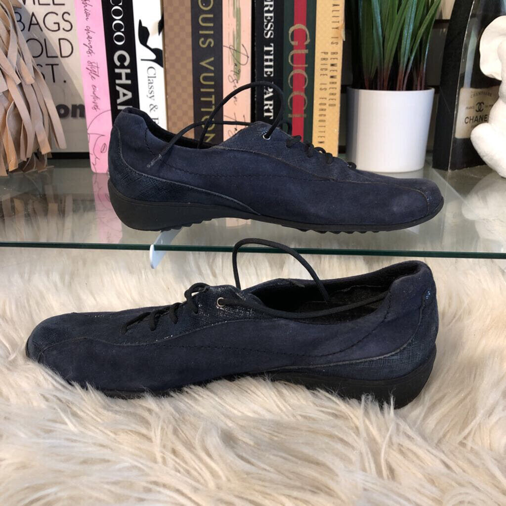 8 SUEDE LACE UP SHOE