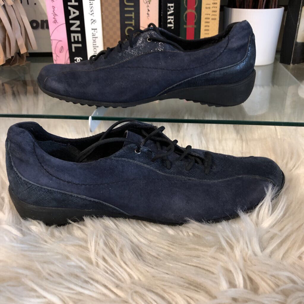 8 SUEDE LACE UP SHOE