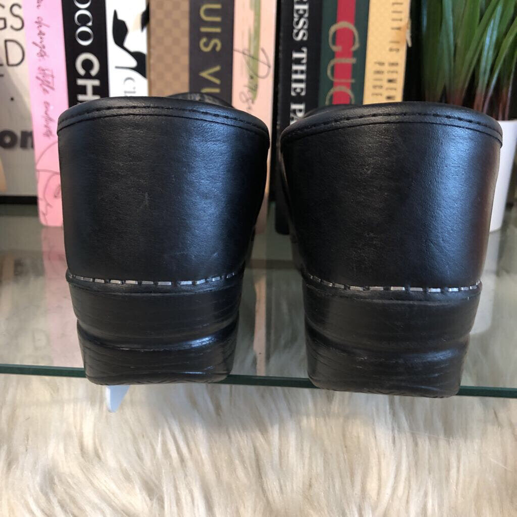 40/10 STUDDED CLOGS