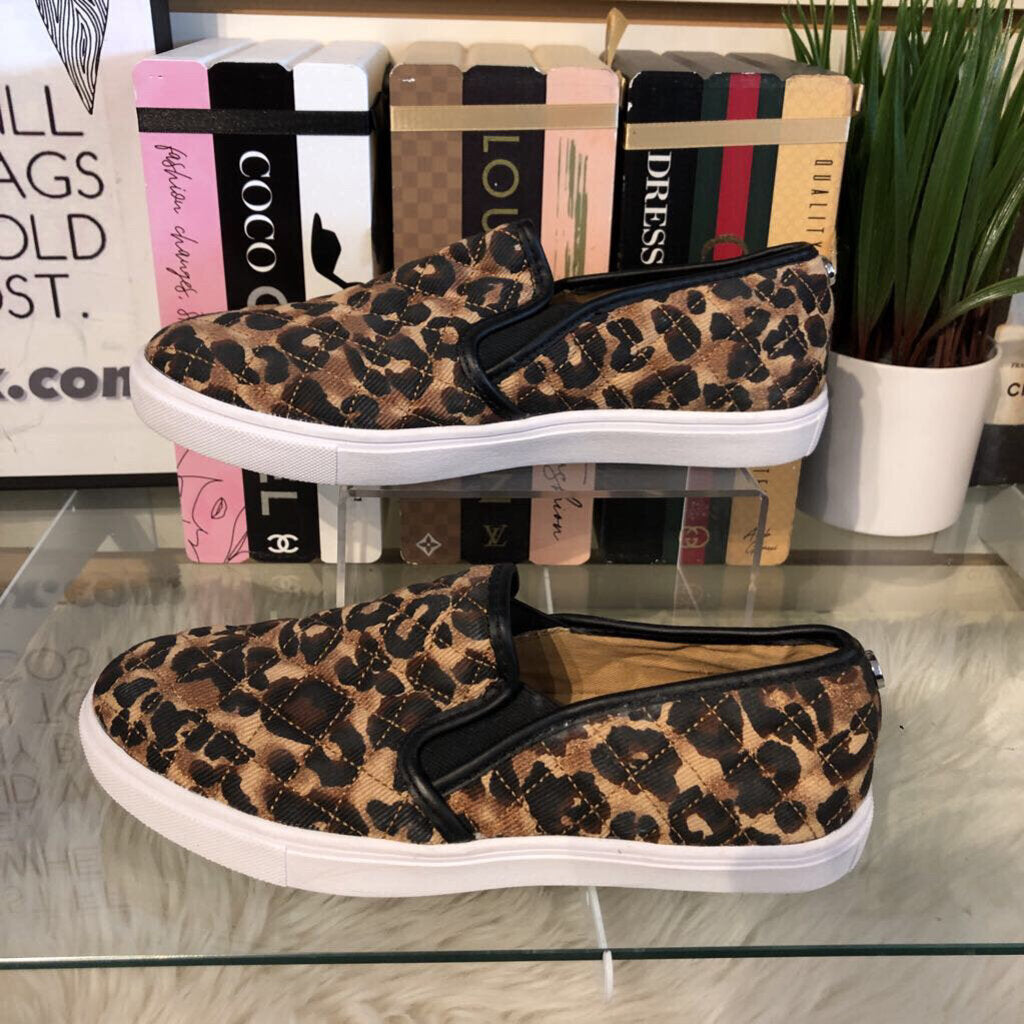 8 QUILTED ANIMAL PRINTED SLIP ON