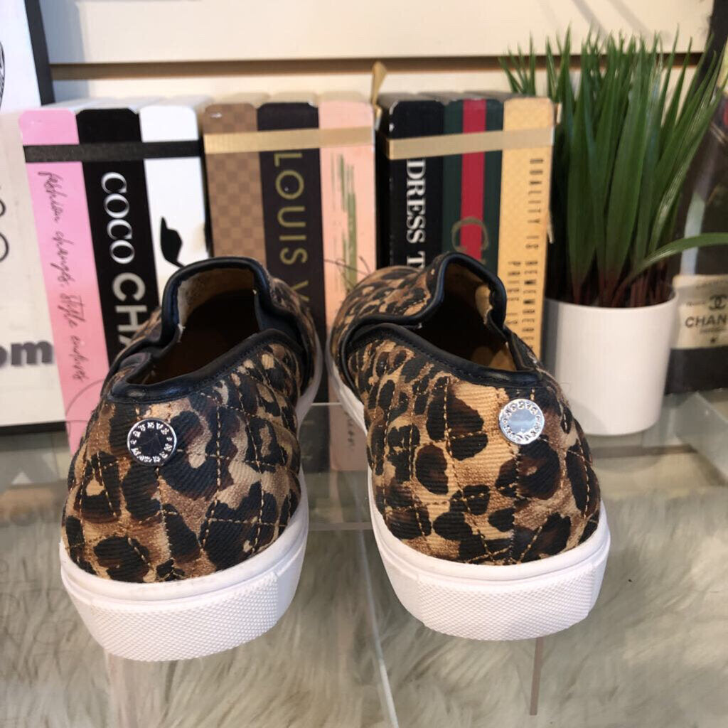 8 QUILTED ANIMAL PRINTED SLIP ON