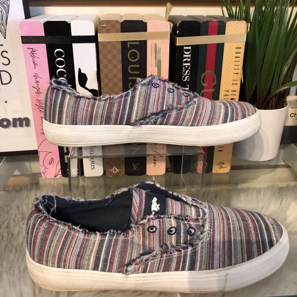 8 STRIPE CANVAS SHOE