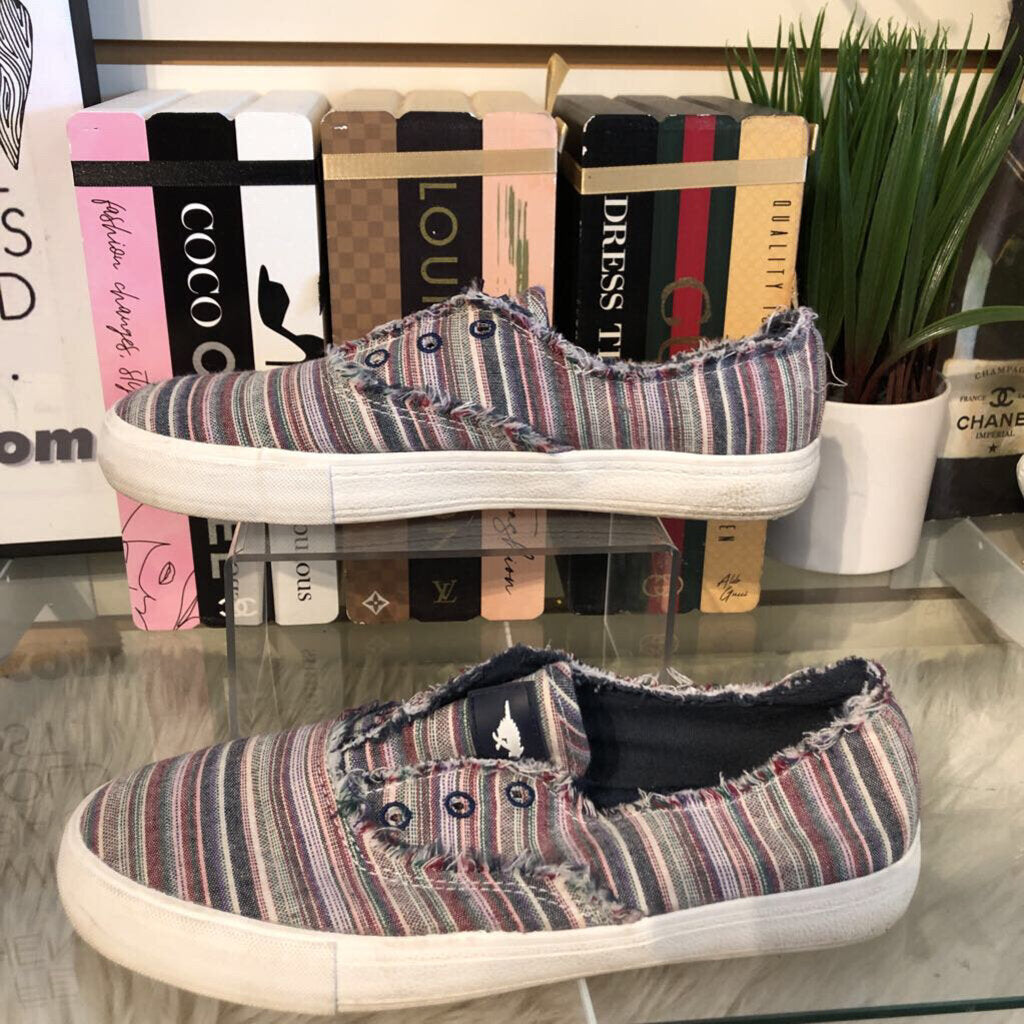 8 STRIPE CANVAS SHOE