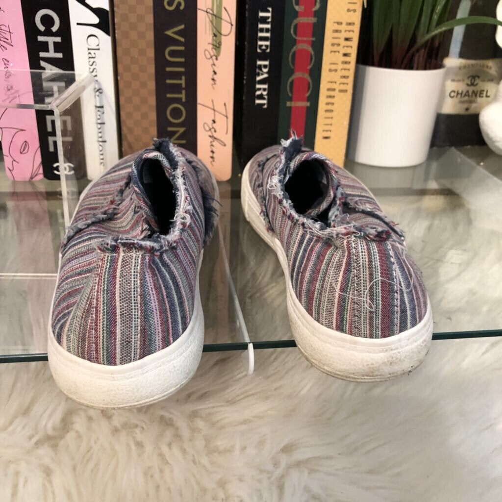 8 STRIPE CANVAS SHOE