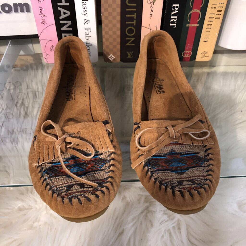 8 SUEDE FRINGE BOW MOCCASSIN