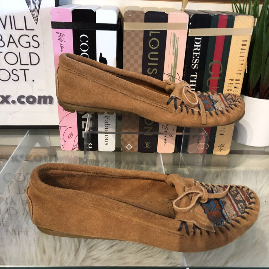 8 SUEDE FRINGE BOW MOCCASSIN