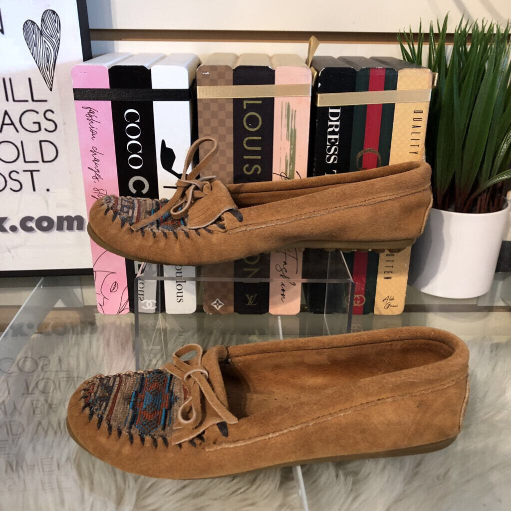 8 SUEDE FRINGE BOW MOCCASSIN