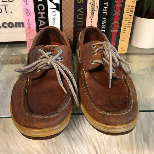 9.5 LACE UP BOAT SHOE