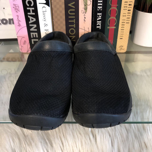 7.5 SLIP ON CLOSED TOE SHOE