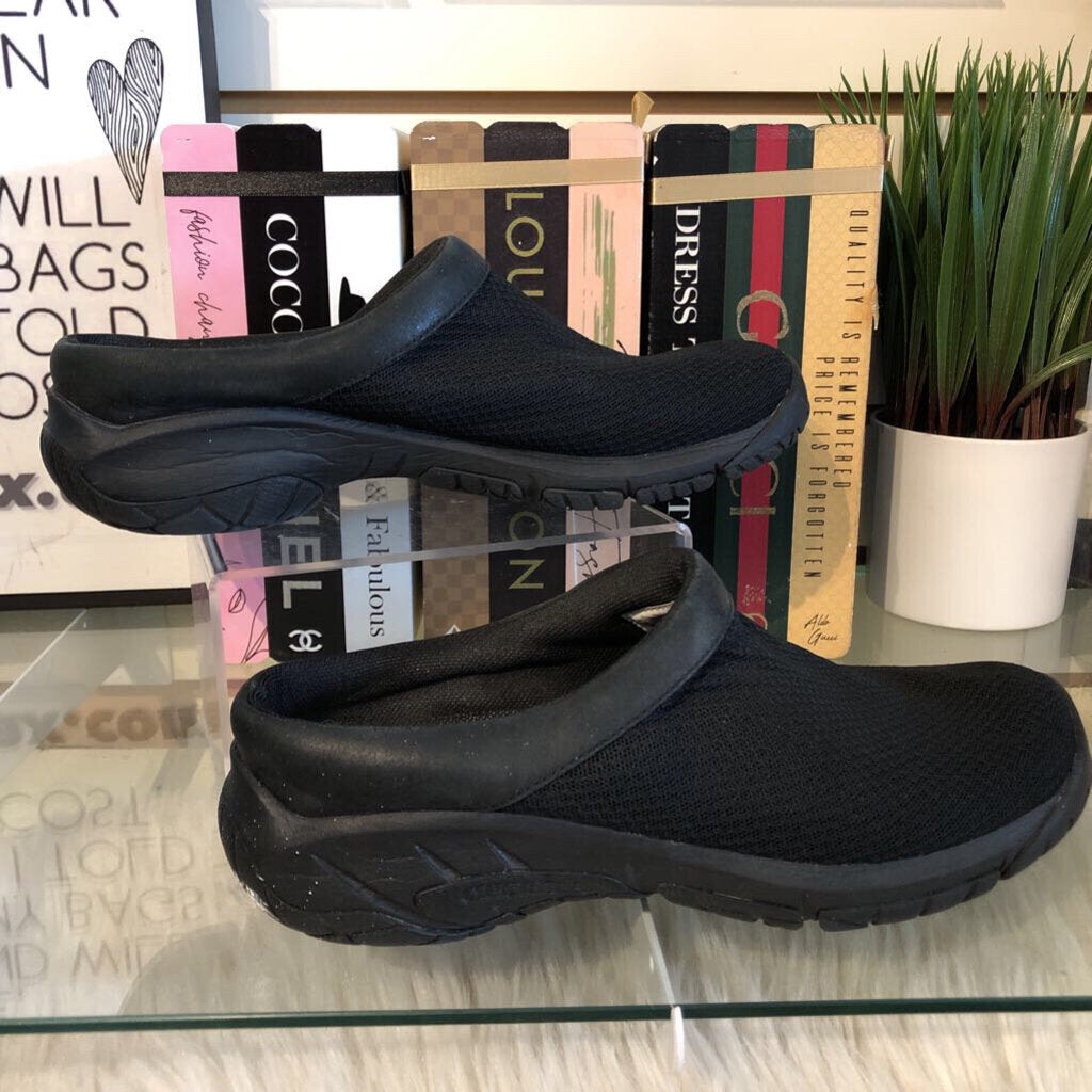 7.5 SLIP ON CLOSED TOE SHOE