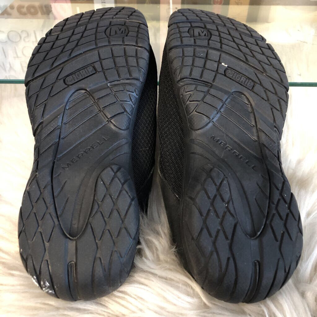 7.5 SLIP ON CLOSED TOE SHOE