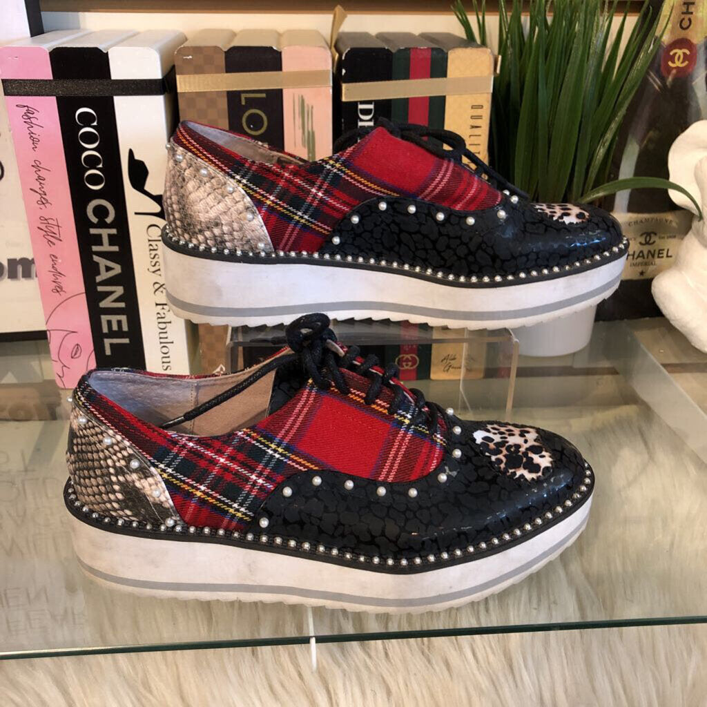 6M PLAID ANIMAL PRINTED PEARL PYTHON DETAIL LACE UP SHOE