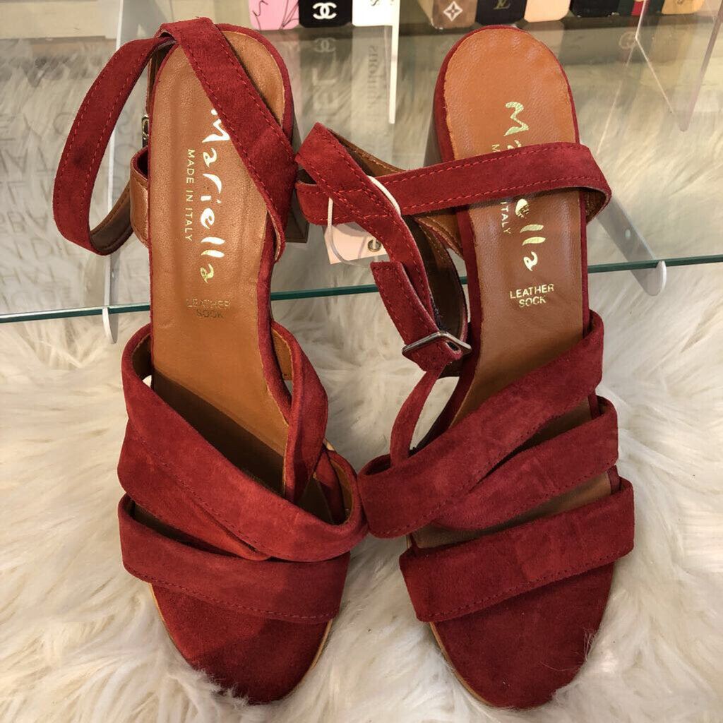 8 NWT LEATHER STRAPPY BLOCK HEEL