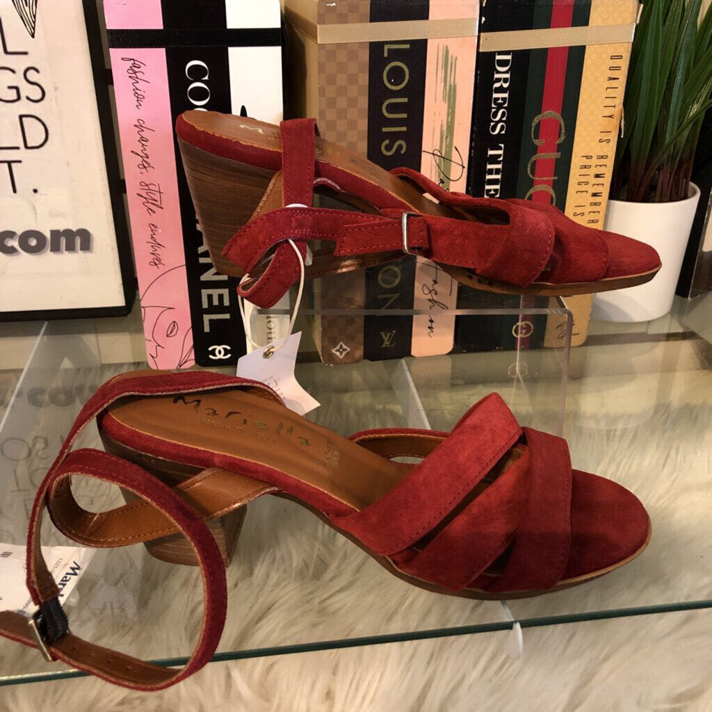 8 NWT LEATHER STRAPPY BLOCK HEEL