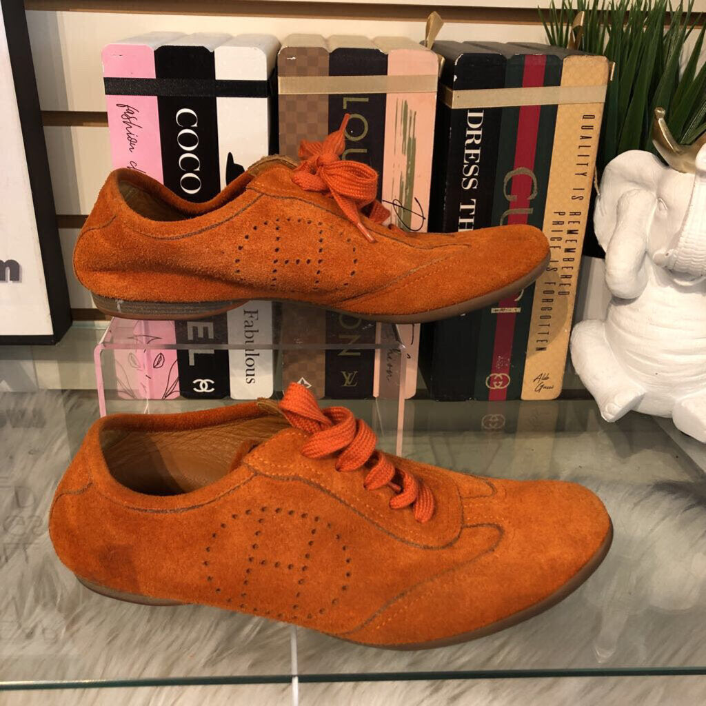 38/7 ORANGE SUEDE SNEAKER