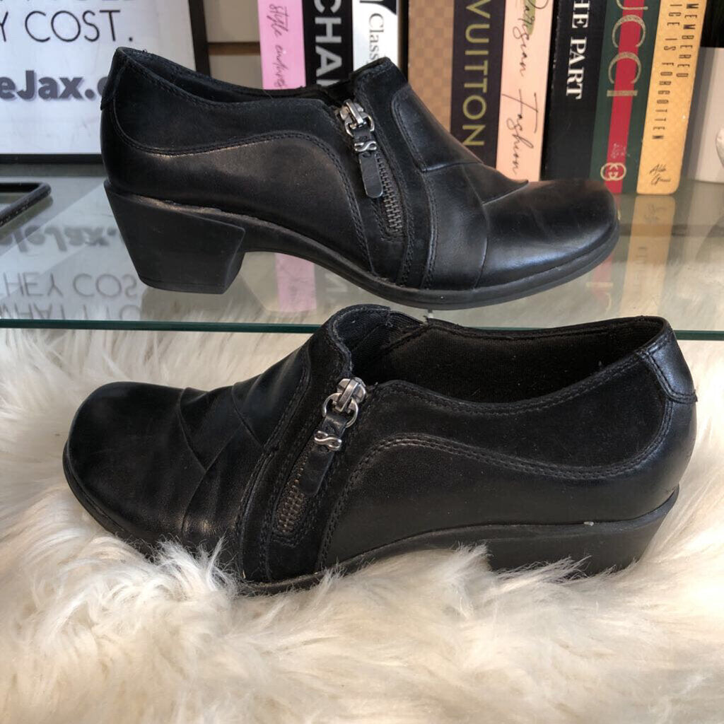 7.5 LEATHER BLOCK HEEL CLOSED TOE SHOE