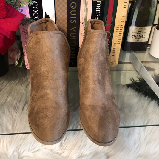 8 SOHO VEGAN SUEDE BOOTS