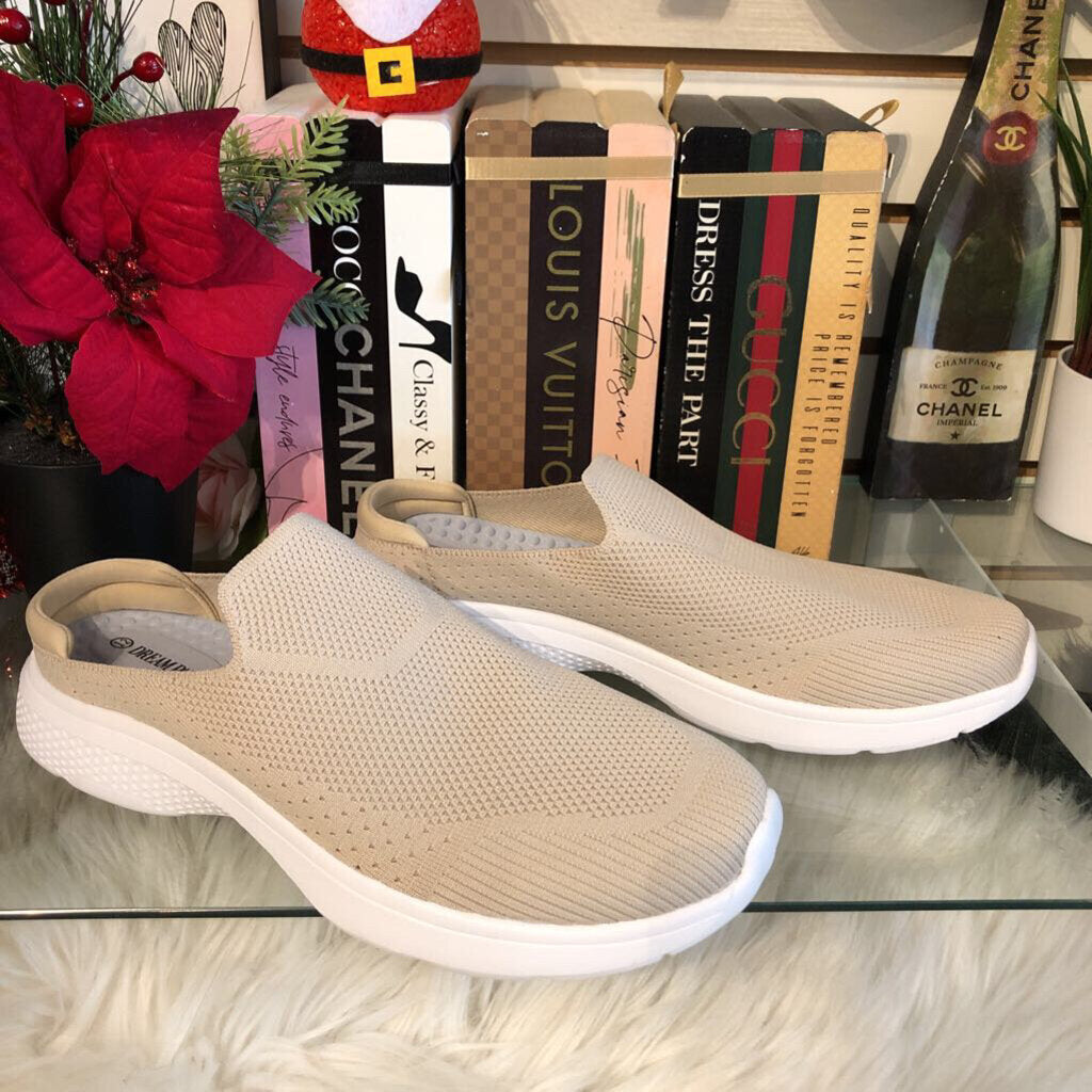 12 SLIP ON CLOSED TOE SNEAKER