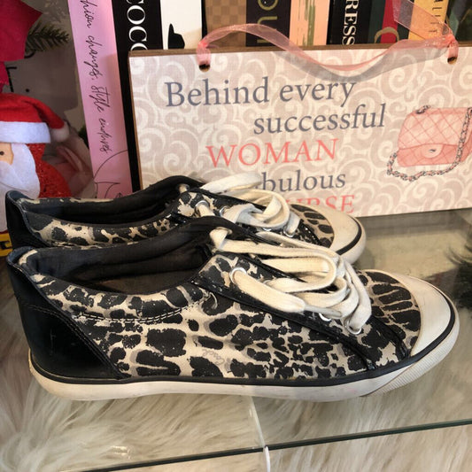 6.5 LACE UP BARRETT ANIMAL PRINTED SHOE