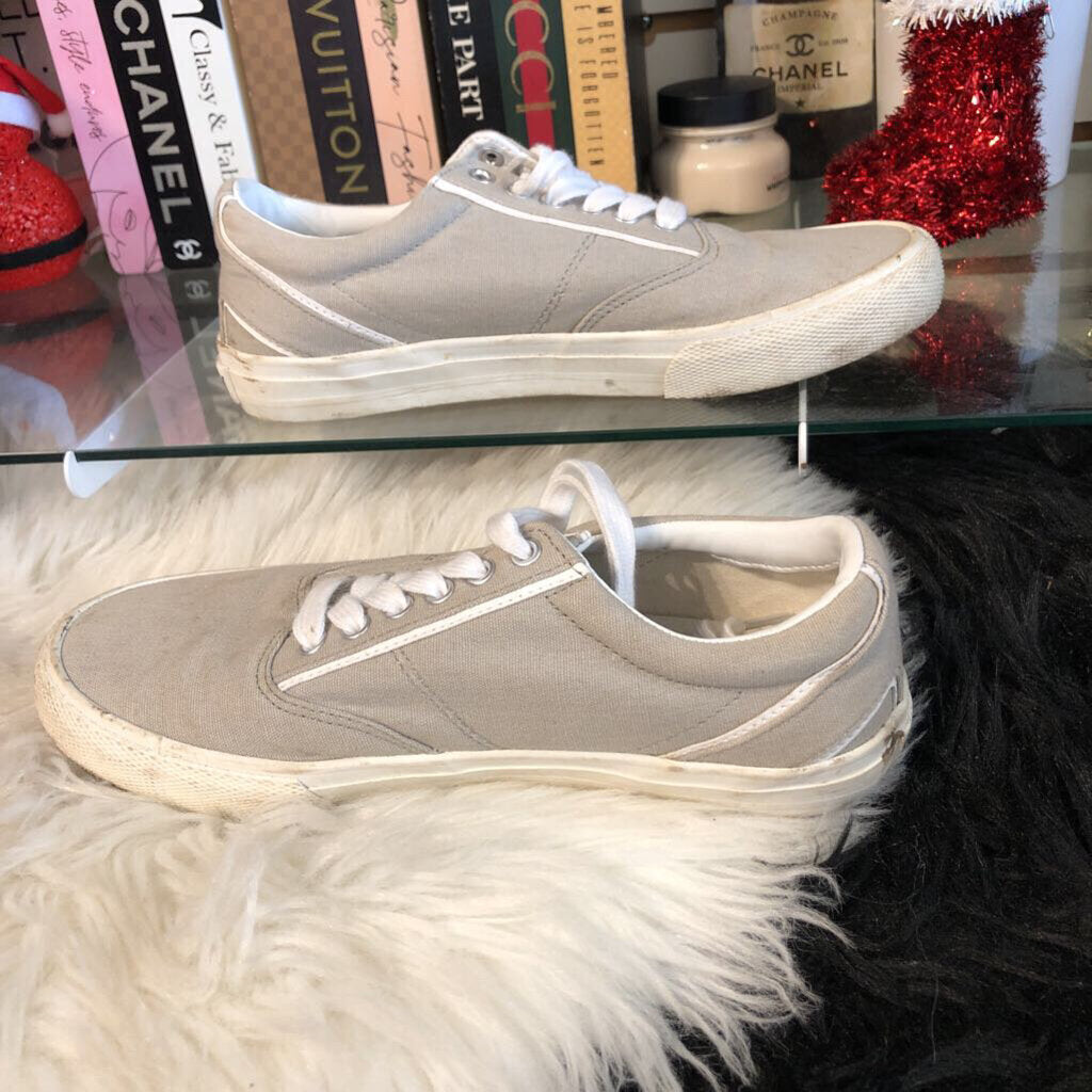 7.5 CANVAS LACE UP SHOE