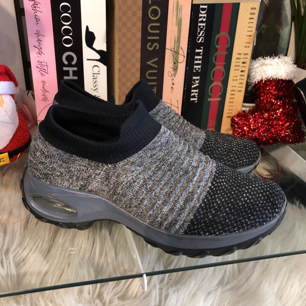 BOUTIQUE GRAY/BLACK SLIPON SNEAKERS