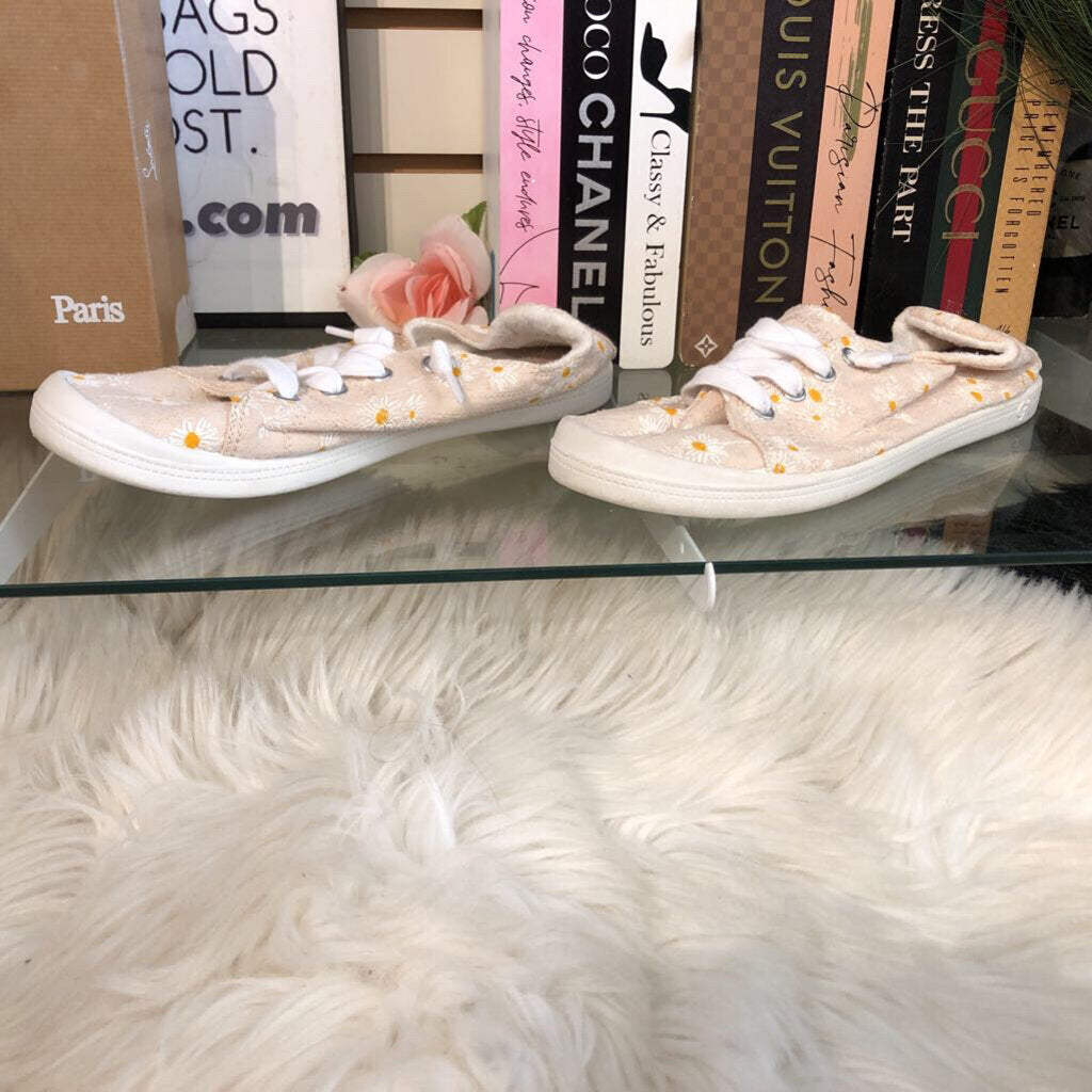 8.5 DAISY EMBROIDERY LACE UP SHOE