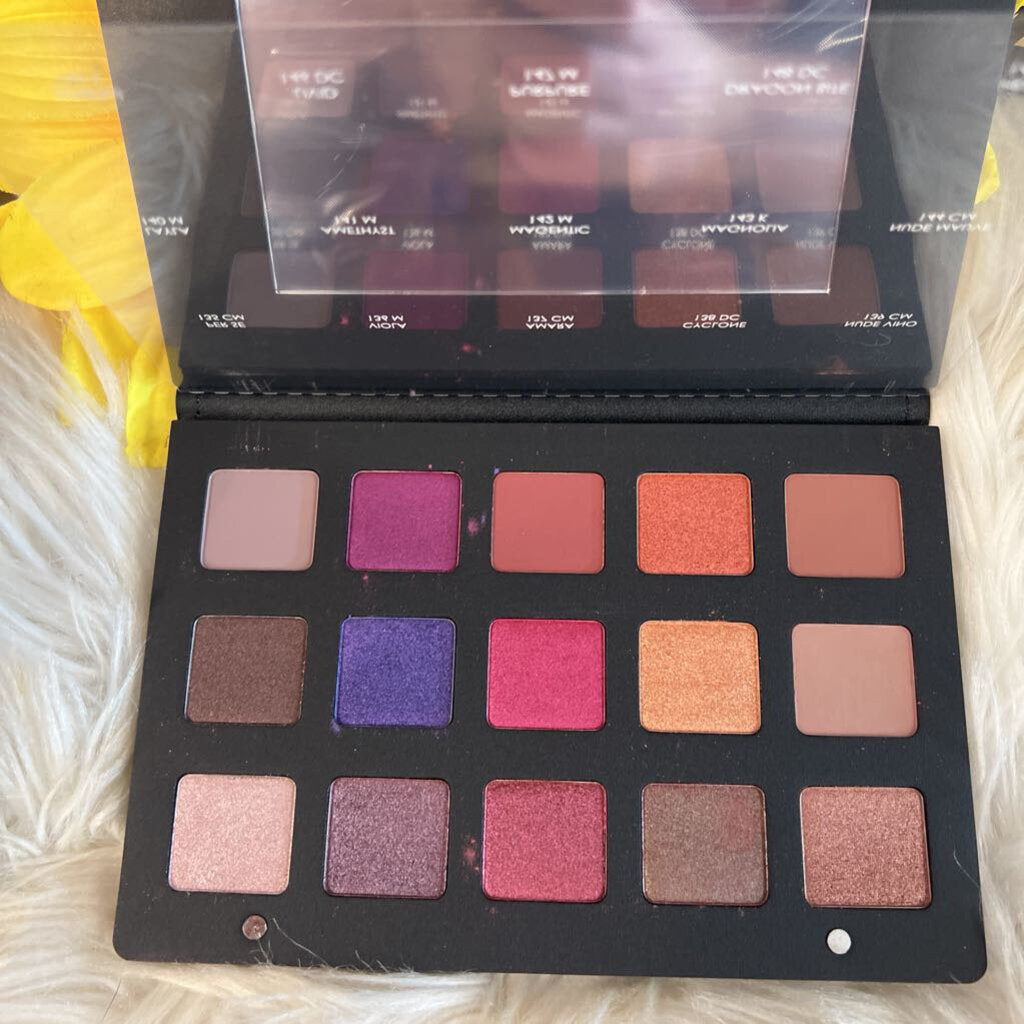 *LILA Eyeshadow Palette 100% Authentic Brand New In Box